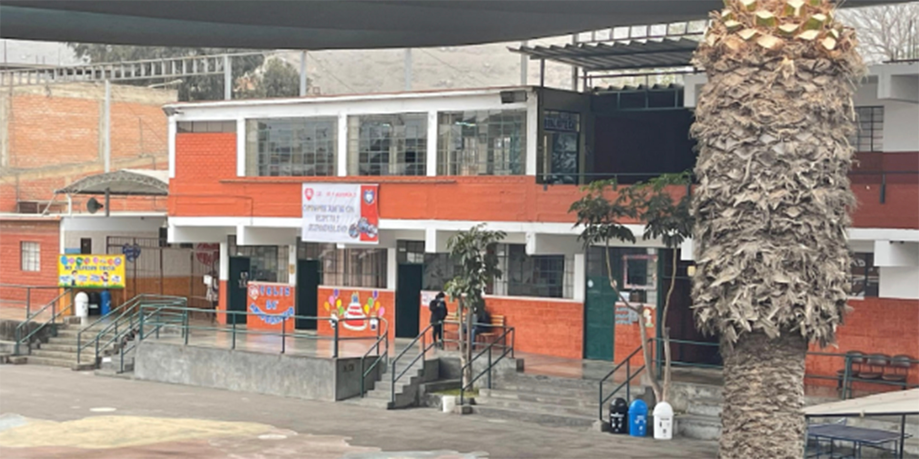 One of the urban schools situated at the center of the community. 