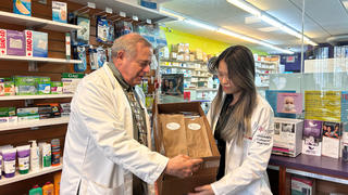 Catherine Lu, PharmD ’27, delivering a medication adherence and disposal care package to a local Philadelphia pharmacy. 