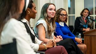 Four female panelists and abc's Tamala Edwards at the Lead On event