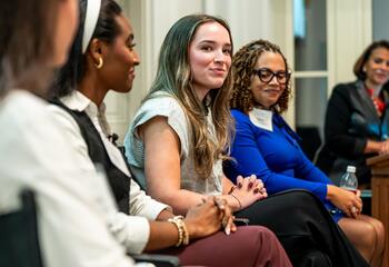 Four female panelists and abc's Tamala Edwards at the Lead On event