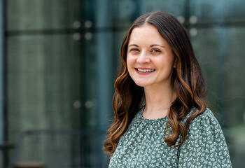 Elizabeth Main's headshot