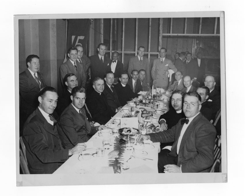 The 1946 Alumni Association gathered around a long table