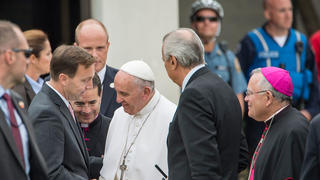 pope-handshake.jpg