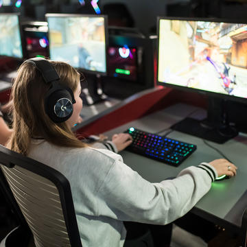 Female student in esports lab