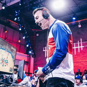Steez, a player on the 76ers GC esports team, plays NBA2K with headphones on.