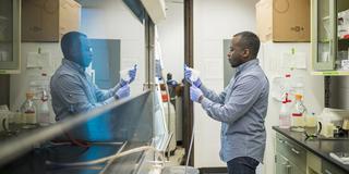 Eric Adjei-Danquah '17 in the lab