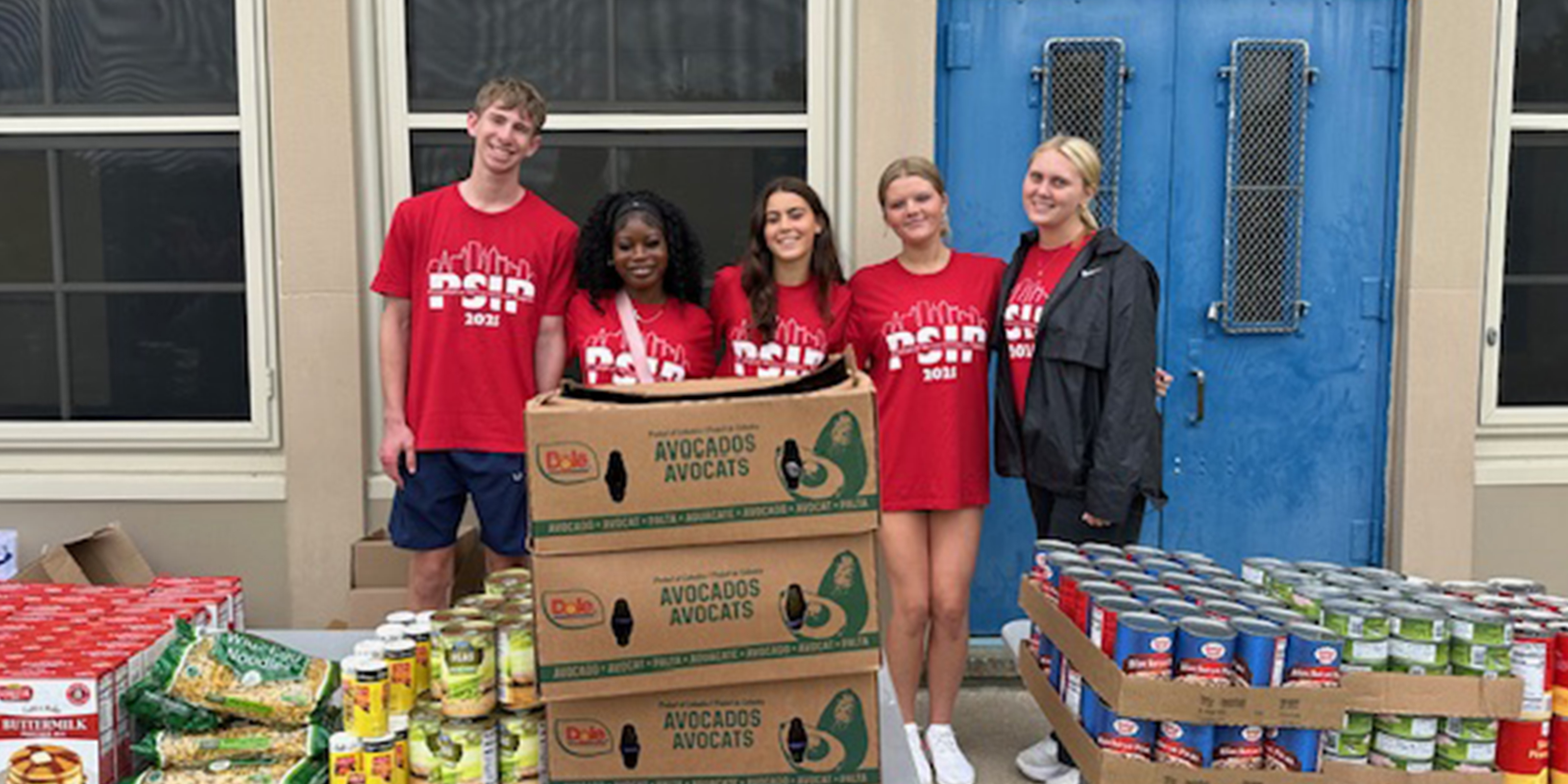 students participating in PSIP volunteer work