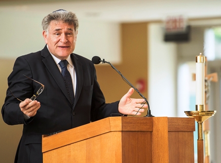 Rabbi Skorka addressing a crowd at Saint Joseph's University