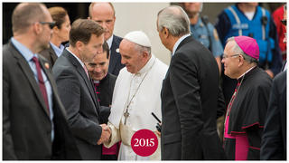 Dr. Mark C. Reed, SJU's 28th president, shaking Pope Francis' hand
