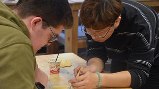 Shuming with student