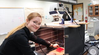 Julia Oseka '25 conducting research