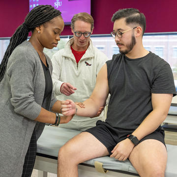 SJU PT students gaining practice with PT professor