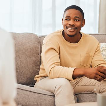 Man speaking with a psychologist while sitting on the couch