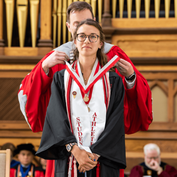 Elaine Estes ’19 receiving an award from former president, Mark Reed