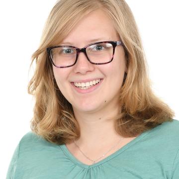 McNulty Scholar_Sarah Cooney_17_portrait_1200 x 1500