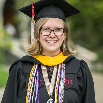 McNulty Scholar_Sarah Cooney_17_graduation portrait_1500 x 1900