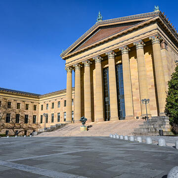 Large columns hold up the roof of the Philadelphia Museum of Art