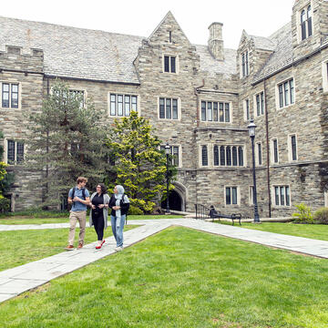 three students walking in the Barbelin courtyard