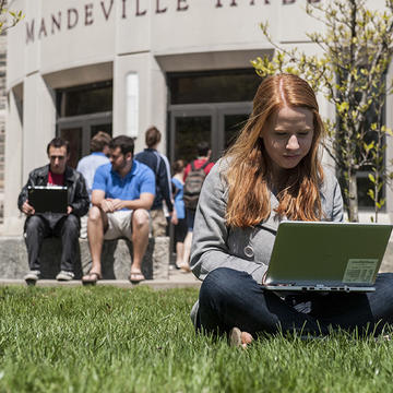 laptop-outside_0.jpg