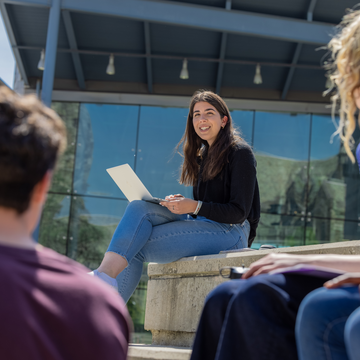 students-beach-library-advising.png