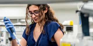 McNulty Fellow_Nouhad Khoury_26_in the lab_3000 x 2000