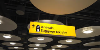 Flight Arrivals sign 