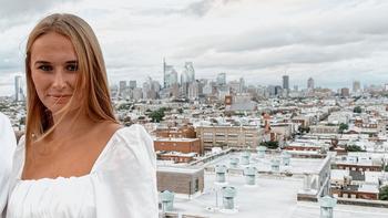 Allison Saile '21 in front of the Philadelphia skyline