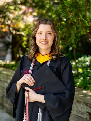 Alexa_Mihaita_24_graduation photo_1600 x 2400