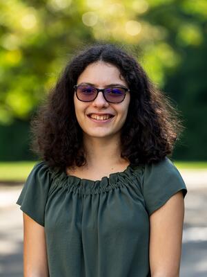 Portrait of McNulty Scholar_Niki Papadopoulou_Class of 2029_1600 x 2400 image