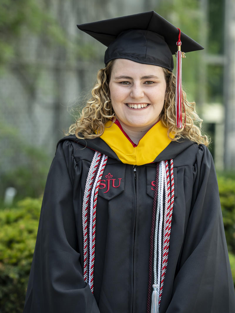 Bennett_Lillie_23-McNulty Scholar_1600x2175