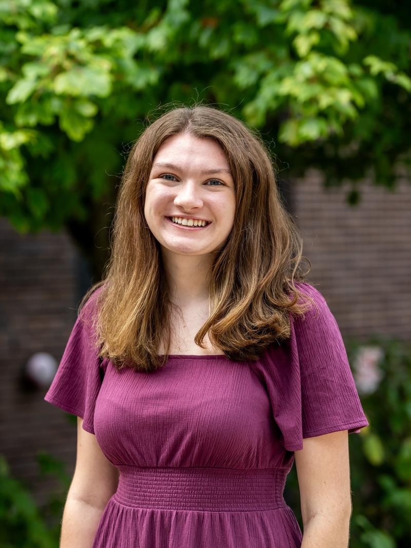 Emma_Dunn_28_photo_1600 x 2400