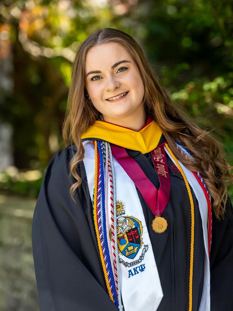 Katherine_Koestler_24_graduation photo_1600 x 2400