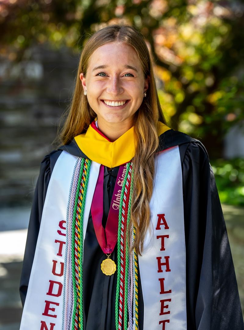 Madison_Buddenbohn_24_graduation photo_1600x2400
