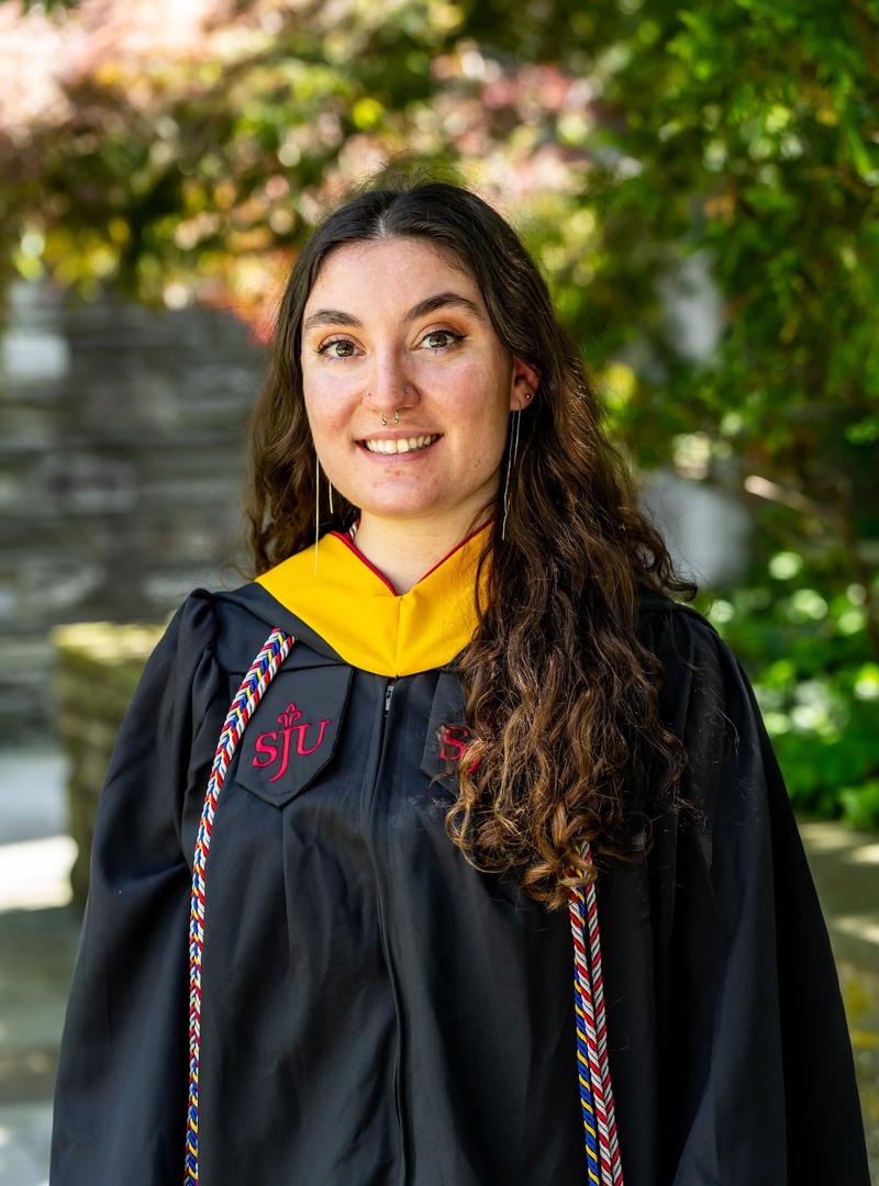 Sarah_Herter_24_graduation photo_1600 x 2400