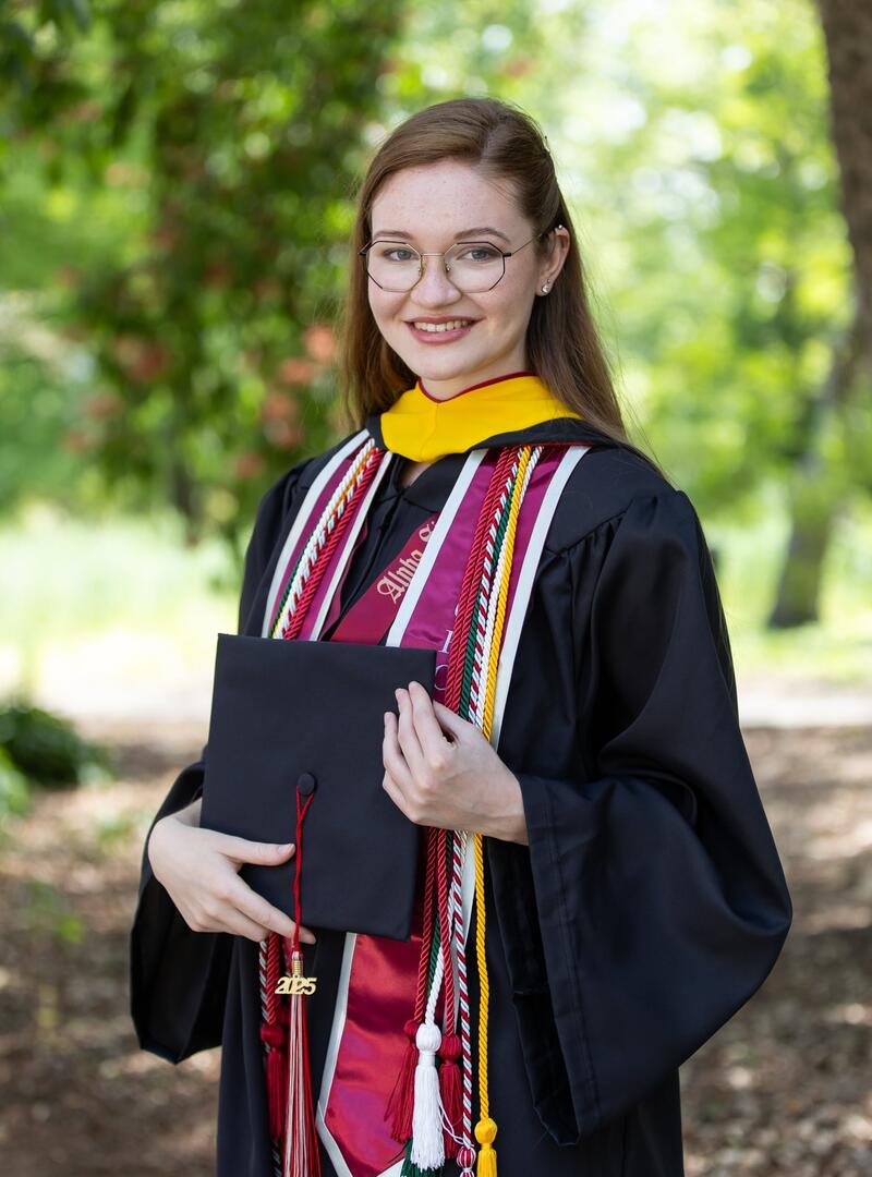 McNulty Scholar_Julia Oseka_25_graduation photo