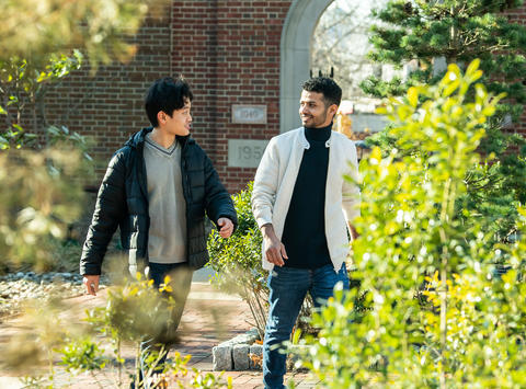 sju-university-city-campus-students-walking-2022-3200x1600.jpg